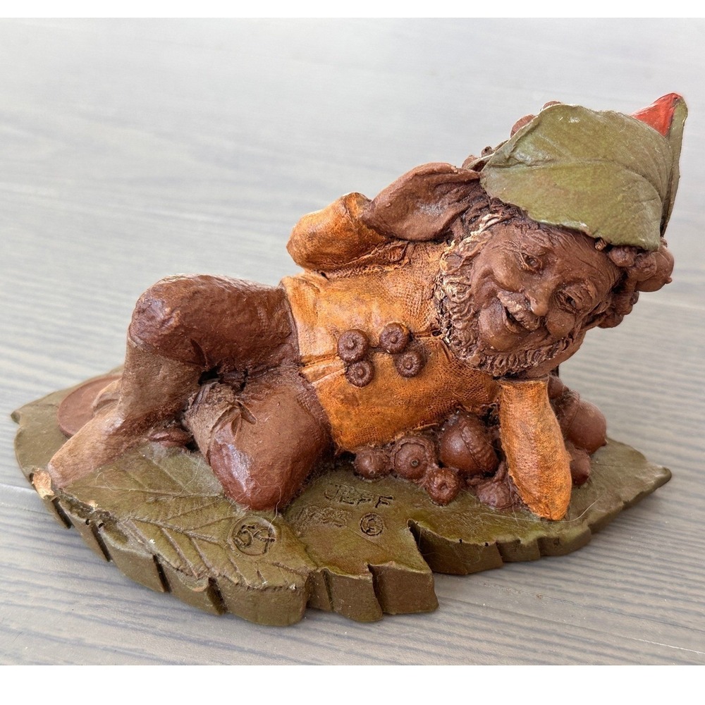Tom Clark‎ Gnome Jeff 1983 Cairn Studio Figurine Reclining Leaf Acorn #54